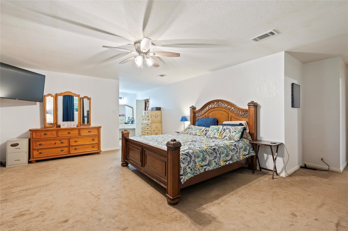 725 Thompson Road Alvin, TX 77511 - Photo 22 of 44 primary bedroom