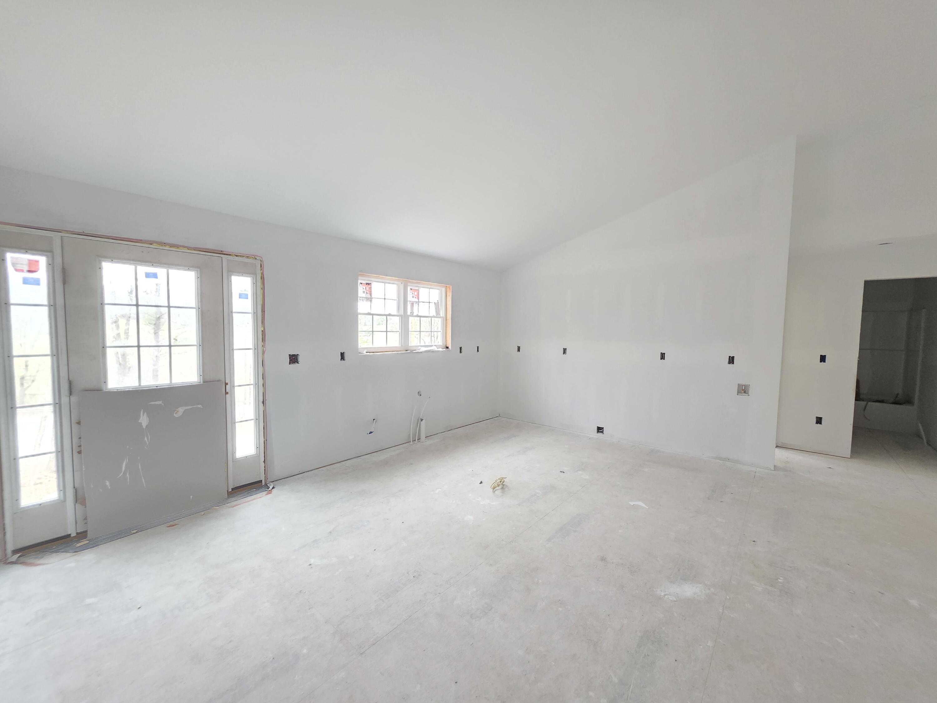 35 Pinewoods Road Lewiston, ME 04240 - Photo 5 of 28 20260418_082951