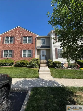 $450,000 | 53 Boxgrove Place, Somerset, NJ 08873