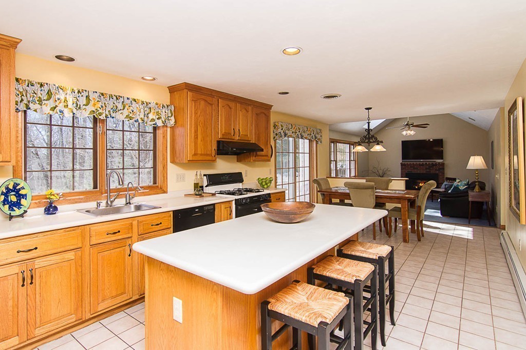 68 Ashcroft Road Sharon, MA 02067 - Photo 4 of 28 Gallery Image 4