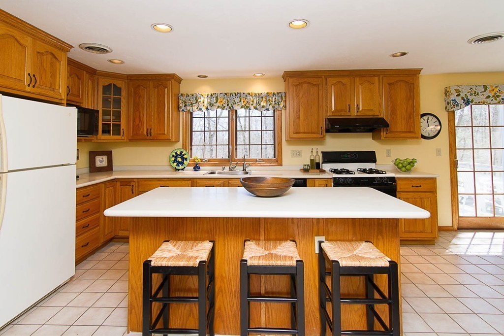 68 Ashcroft Road Sharon, MA 02067 - Photo 5 of 28 Gallery Image 5