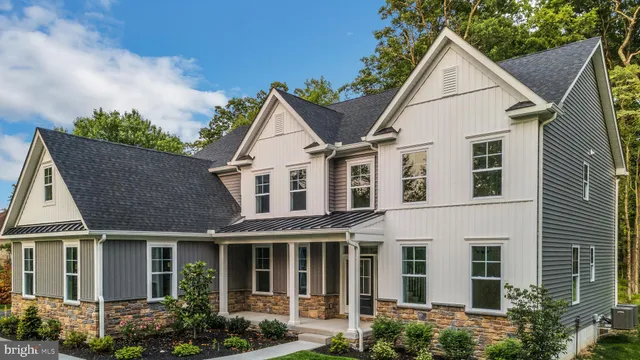 a view of a yard in front of house