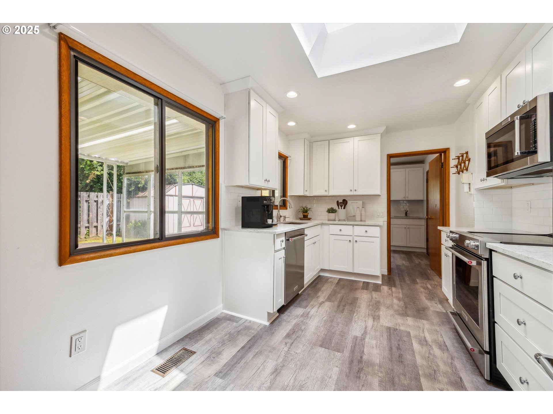 3425 Southwest Hamilton Court Portland, OR 97239 - Photo 9 of 21 Kitchen