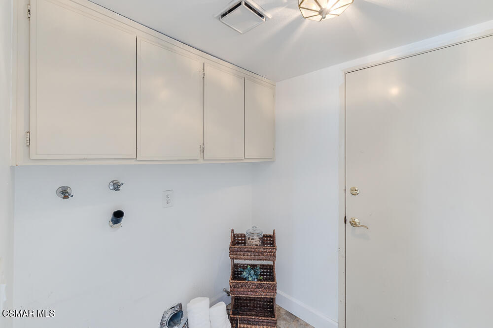 4035 Cliffrose Avenue Moorpark, CA 93021 - Photo 20 of 43 a view of kitchen