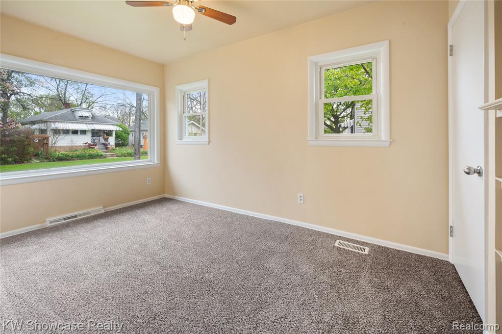1409 Stocker Avenue Flint, MI 48503 - Photo 9 of 25