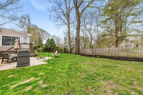 $899,000 | 7 Meadowbrook Drive, Barrington, RI 02806