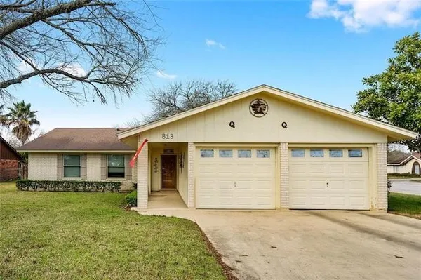$2,200 | 813 Guadalupe Street, Lockhart, TX 78644