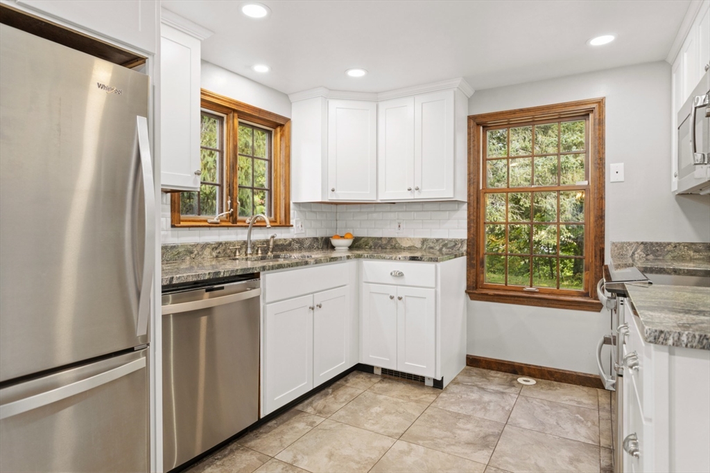 34 Kenney Road Middleton, MA 01949 - Photo 10 of 39 Gallery Image 10