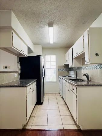 $1,150 | 2750 Holly Hall Street, Unit 1211, Houston, TX 77054
