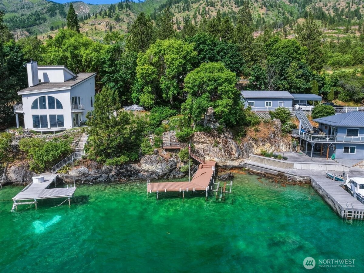 15137 South Lakeshore Road Chelan, WA 98816 - Photo 1 of 40