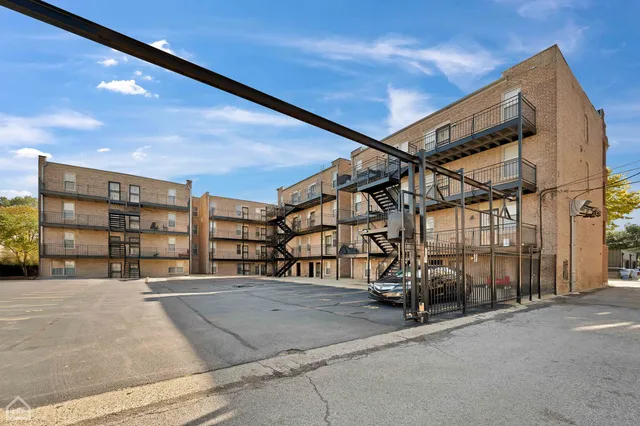 $8,345,000 | 4358 South Prairie Avenue, Chicago, IL 60653