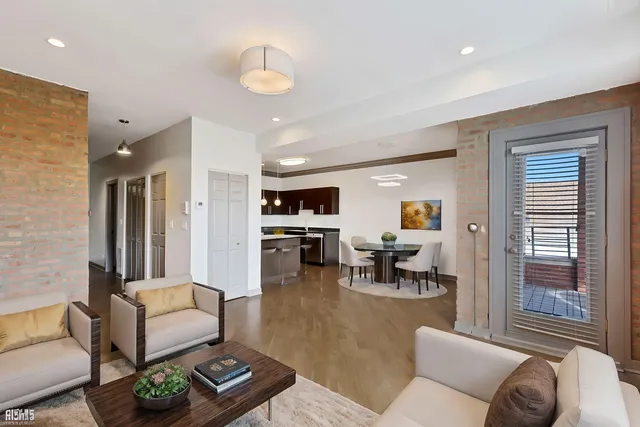 $8,345,000 | 4358 South Prairie Avenue, Chicago, IL 60653