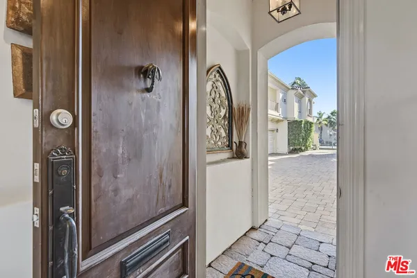 $1,899,000 | 2112 Butler Avenue, Los Angeles, CA 90025