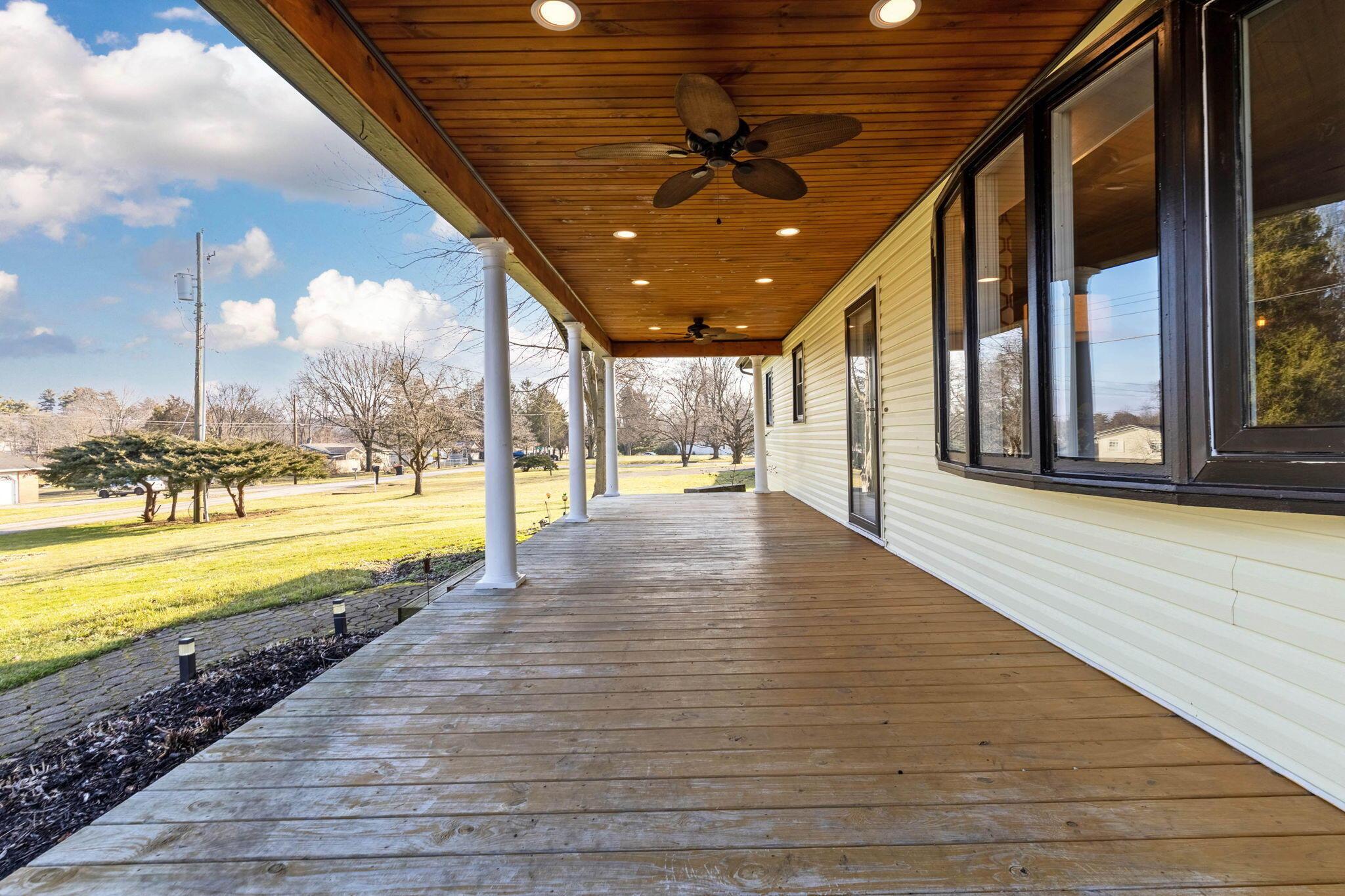 335 Kirby Road Southeast Newark, OH 43056 - Photo 4 of 52 Porch