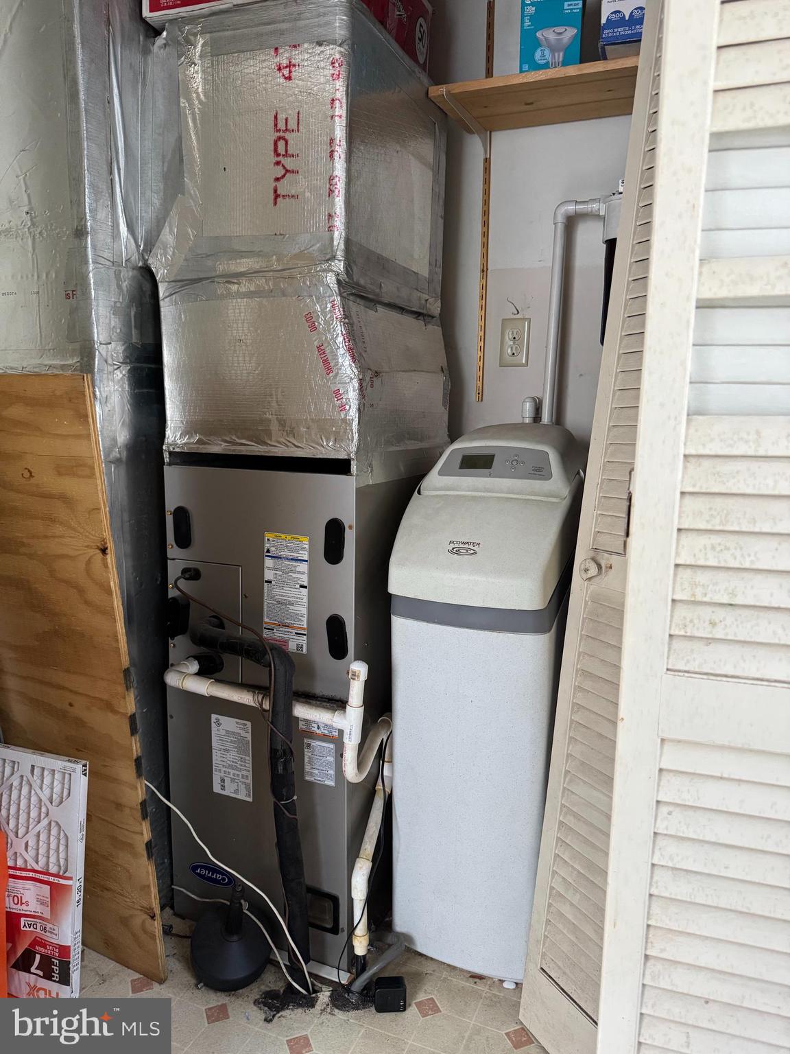 31939 Downing Road Delmar, MD 21875 - Photo 3 of 34 a utility room with dryer and washer