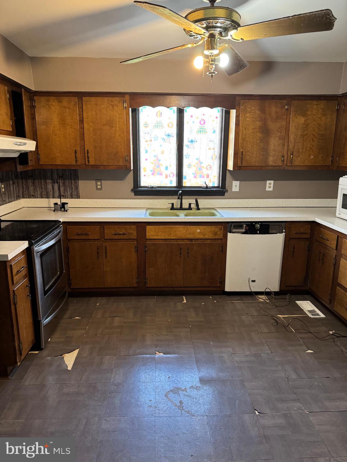 31939 Downing Road Delmar, MD 21875 - Photo 7 of 34 a large kitchen with a large window