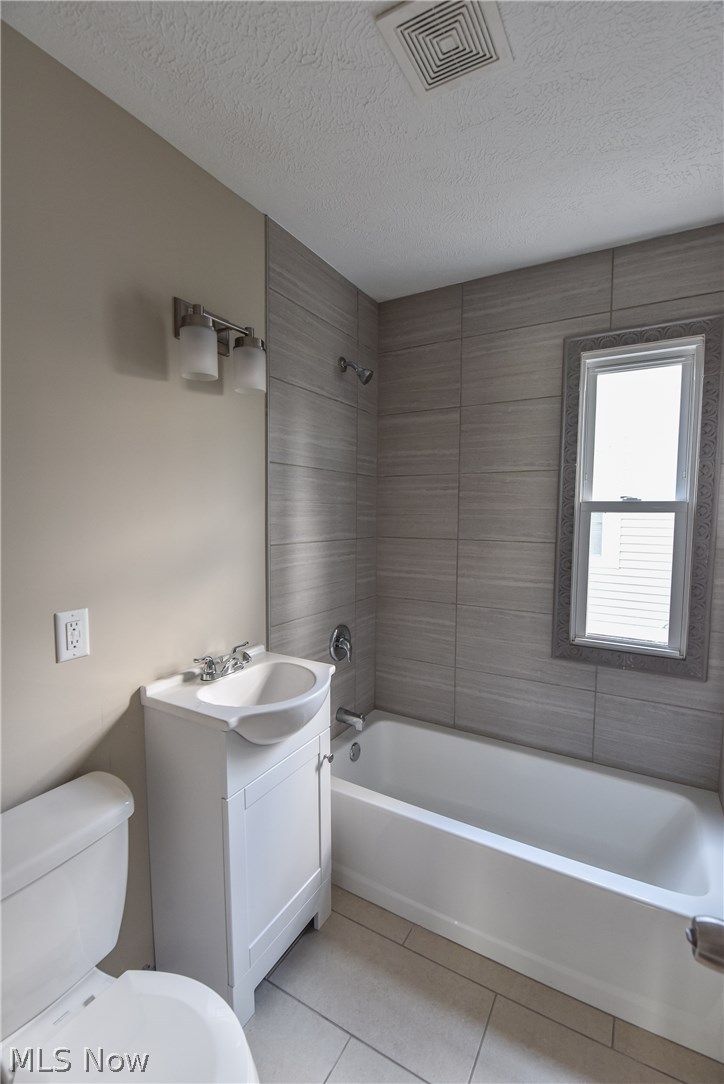 5655 Shawnee Road Cleveland, OH 44124 - Photo 12 of 14 1st floor full bath