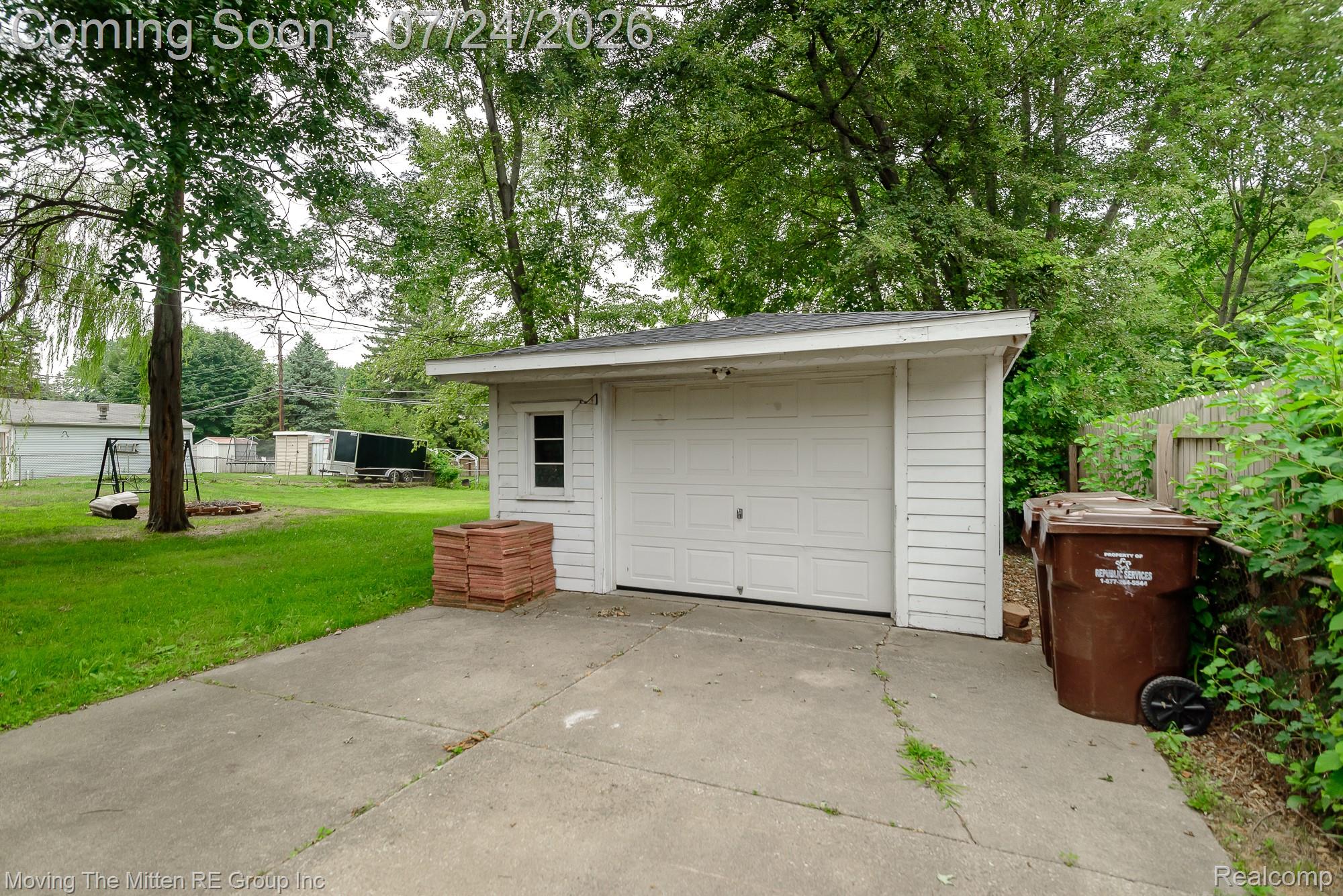 2037 Vivian Road Monroe, MI 48162 - Photo 35 of 39 Garage