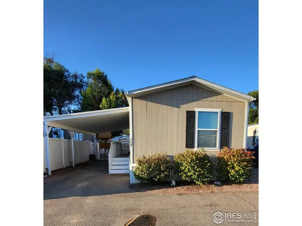 a view of a house with porch