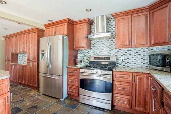 17 Fairview Road Lynnfield, MA 01940 - Photo 3 of 17 Gallery Image 3