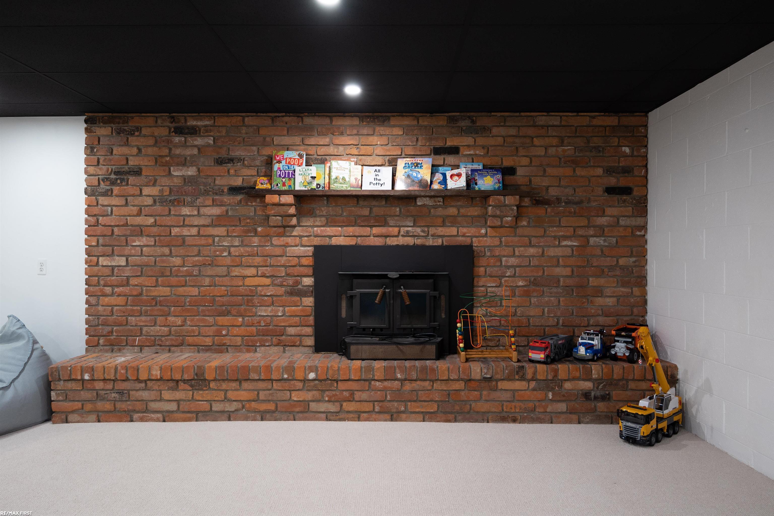 373 Red Oak Lane Rochester, MI 48307 - Photo 58 of 59 50119448-59.JPG