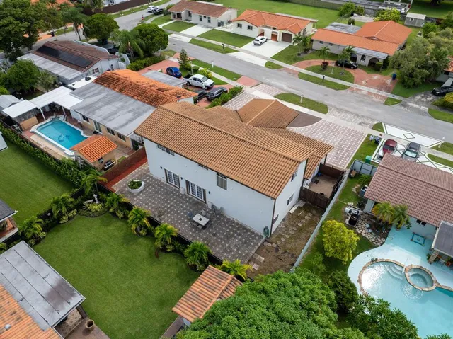 $915,000 | 2705 Southwest 108th Court, Miami, FL 33165