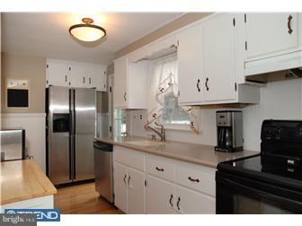 406 Drayton Road Oreland, PA 19075 - Photo 5 of 12 Kitchen