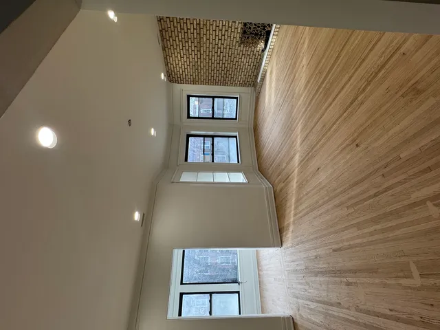 $2,500 | 6617 South Minerva Avenue, Unit 2, Chicago, IL 60637