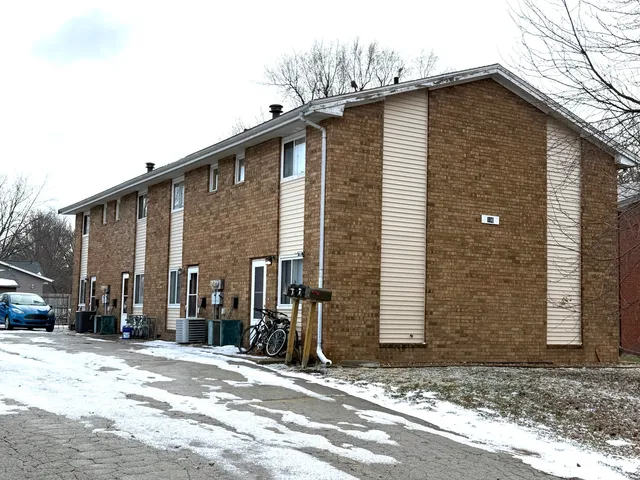 $329,900 | 106 College Park Court, Normal, IL 61761