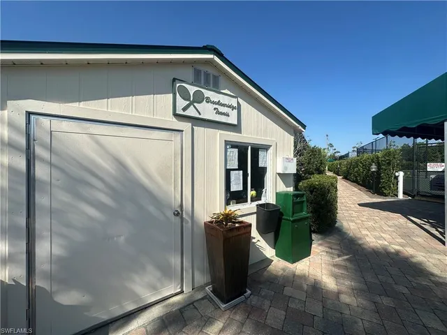 a view of a tennis court
