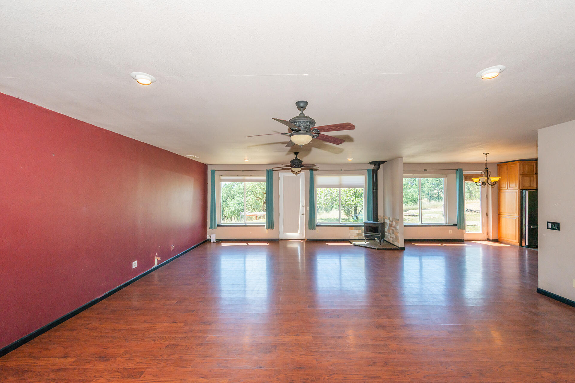 13575 Gas Point Road Igo, CA 96047 - Photo 8 of 59 Great Room