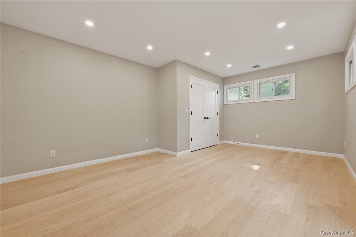 7 Surrey Road Massapequa, NY 11758 - Photo 16 of 31