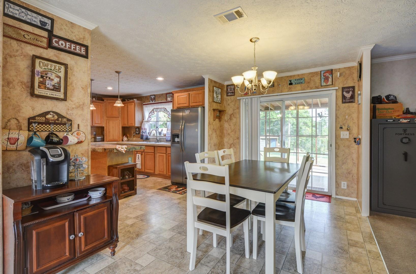 423 Hargis Road Bumpus Mills, TN 37028 - Photo 15 of 24 Dinning room