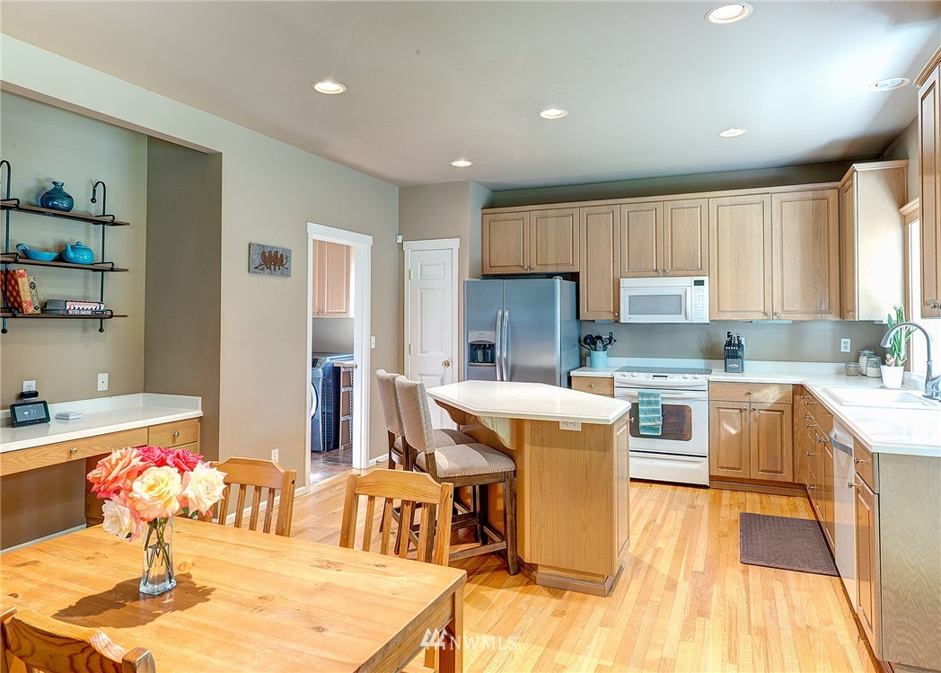 17309 Southeast 186th Way Renton, WA 98058 - Photo 4 of 30 Gallery Image 4
