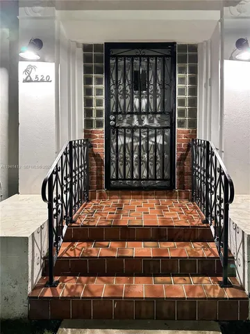 $1,950 | 520 Southwest 6th Street, Unit 4, Miami, FL 33130