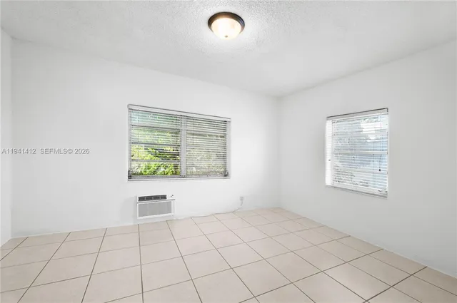 $1,950 | 520 Southwest 6th Street, Unit 4, Miami, FL 33130