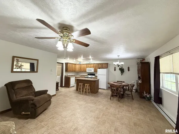 $389,900 | 880 South Rocky Comfort Road, Makanda, IL 62958