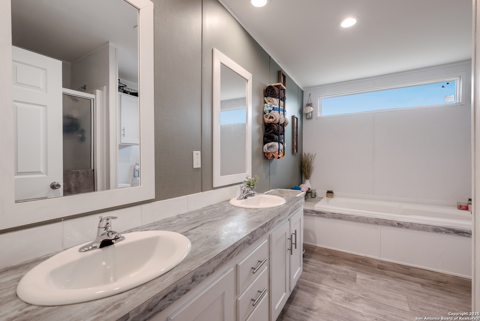 753 Pr Riley Lane Charlotte, TX 78011 - Photo 12 of 22 a bathroom with a bathtub and a sink