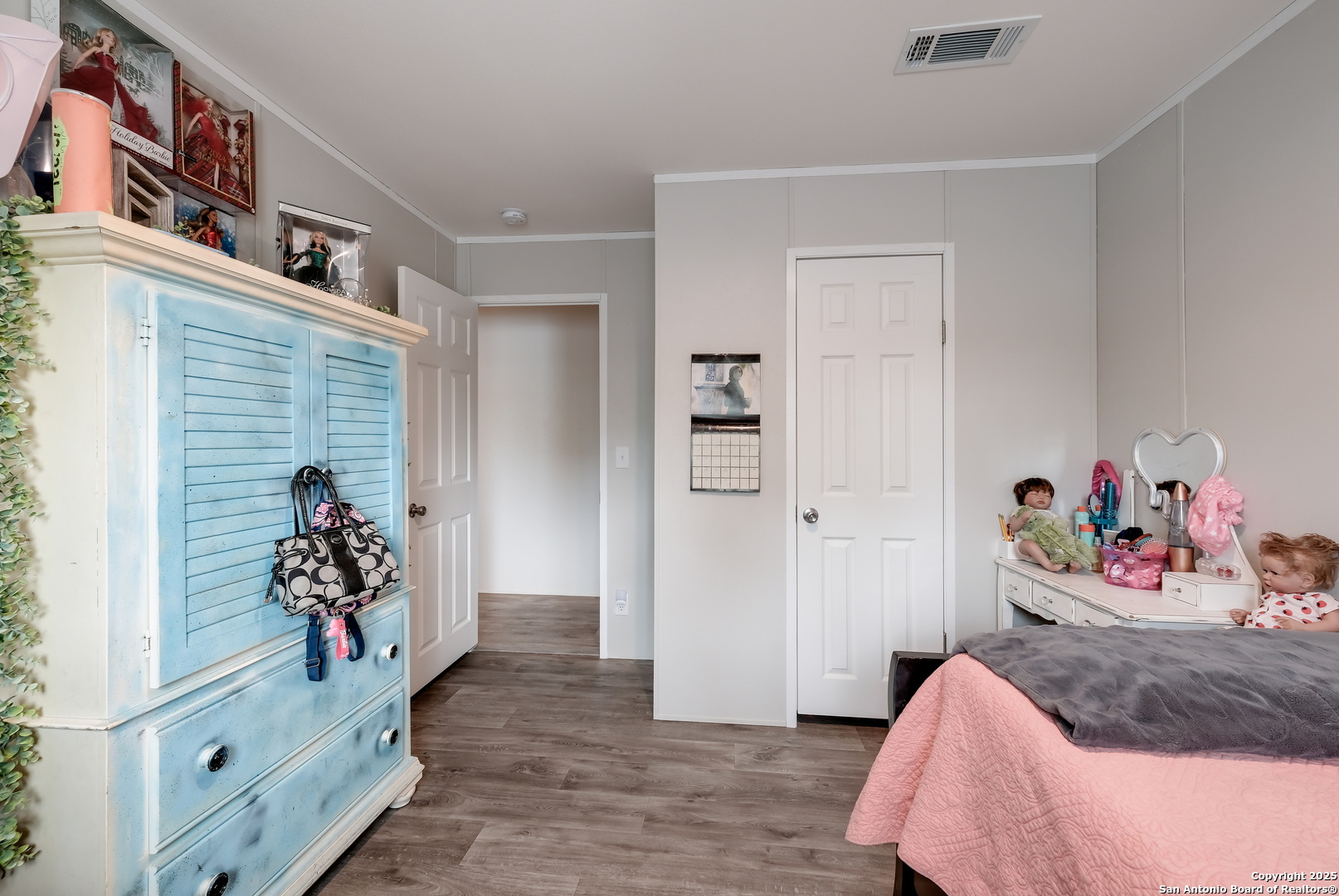 753 Pr Riley Lane Charlotte, TX 78011 - Photo 16 of 22 a bedroom with furniture and a closet