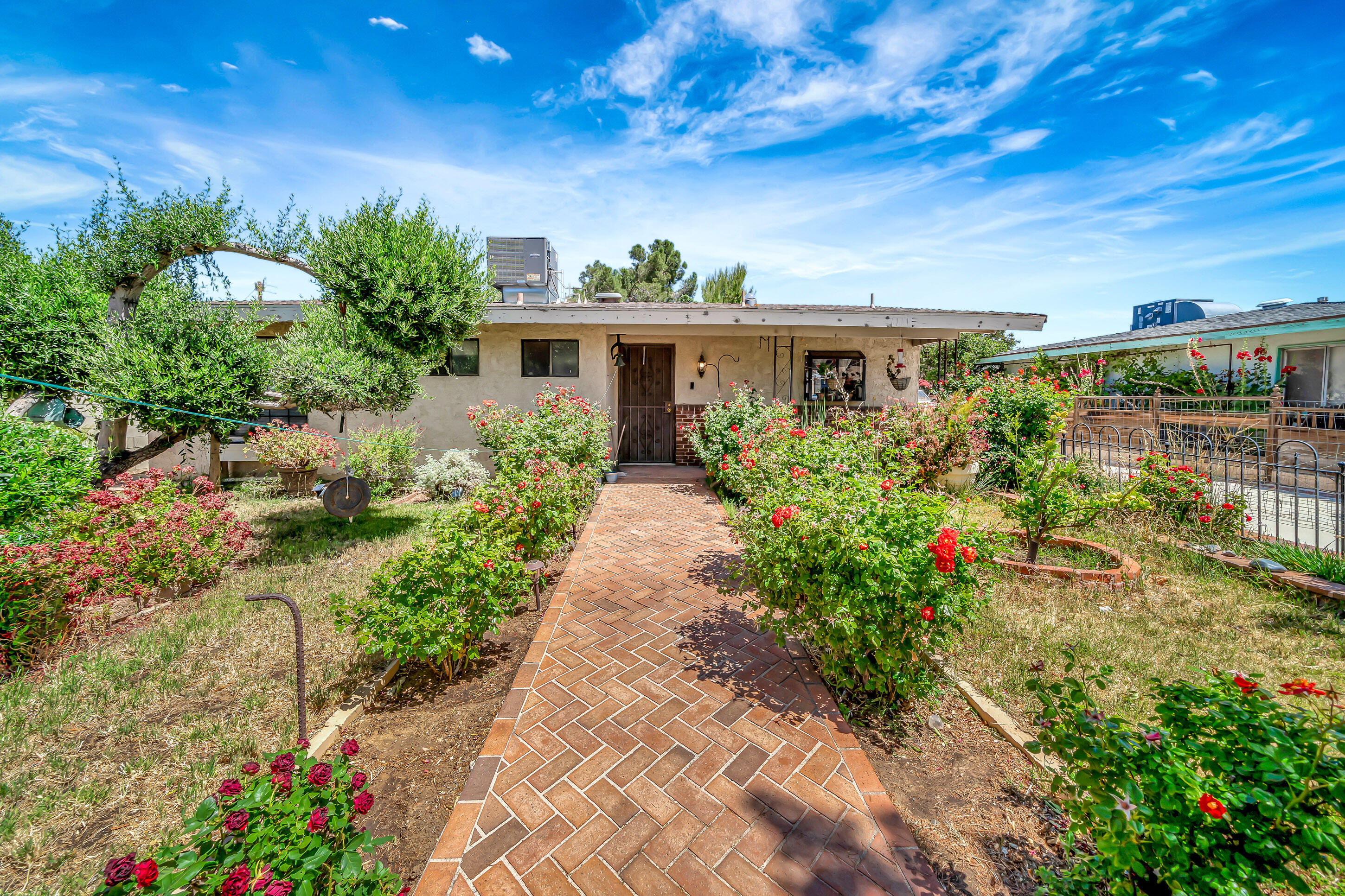 1617 Elizabeth Lake Road Palmdale, CA 93551 - Photo 4 of 45 a view of a garden
