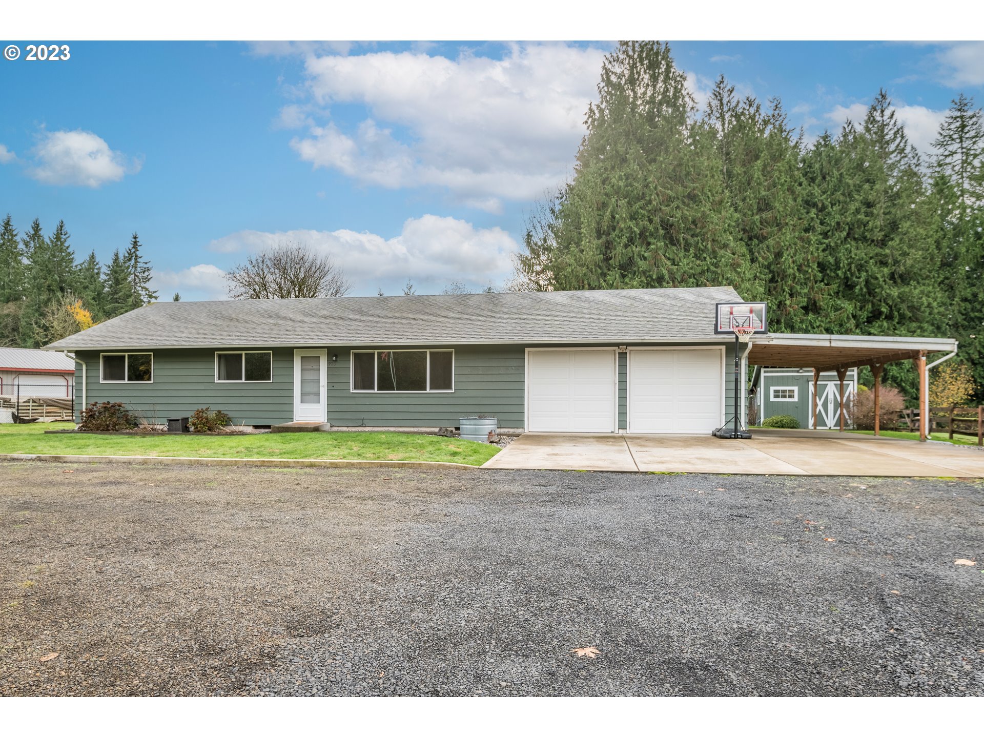 915 Fall Creek Road Longview, WA 98632 - Photo 1 of 31 a front view of a house with a garden