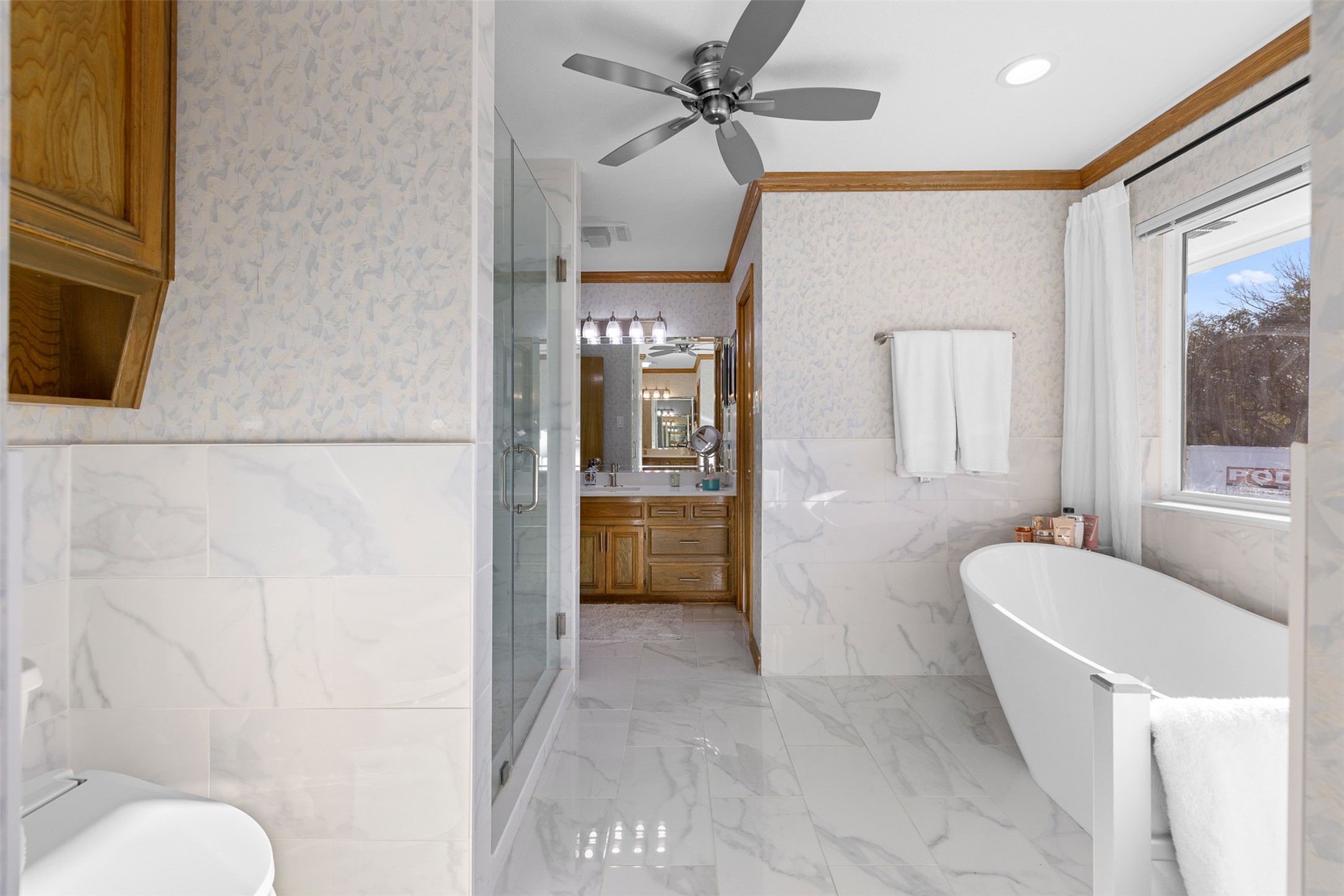 197 Live Oak Cemetery Road Killeen, TX 76542 - Photo 24 of 40 a bathroom with a sink a toilet and shower