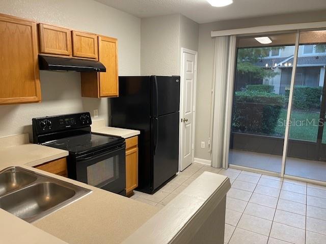803 Shropshire Loop Sanford, FL 32771 - Photo 8 of 29 a kitchen with granite countertop a refrigerator and a stove