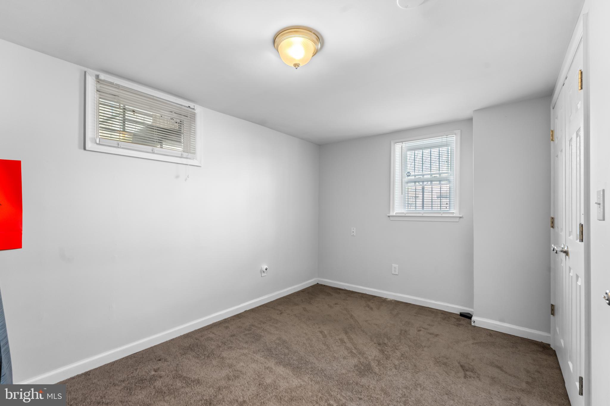 939 Clovis Avenue Capitol Heights, MD 20743 - Photo 18 of 25 an empty room with a window