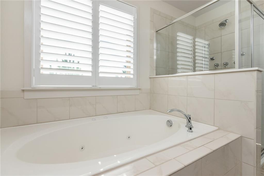 5914 High Hampton Lane Mableton, GA 30126 - Photo 23 of 32 a bathroom with bathtub and window