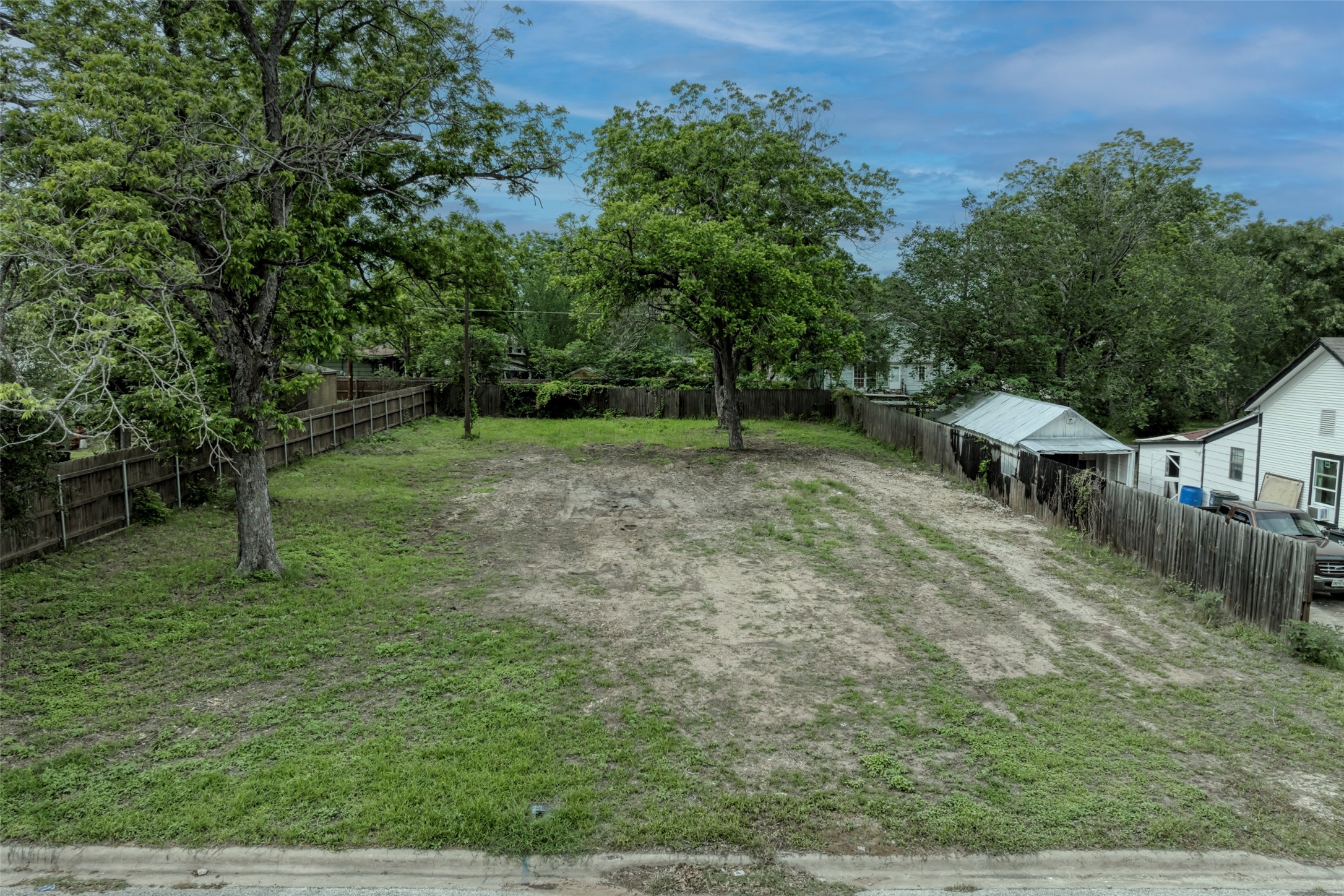 809 East Fannin Street Luling, TX 78648 - Photo 5 of 16 a view of a park