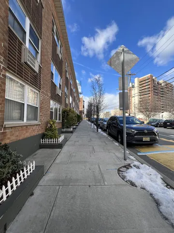 $1,850 | 133 33rd Street, Unit 3W, Union City, NJ 07087