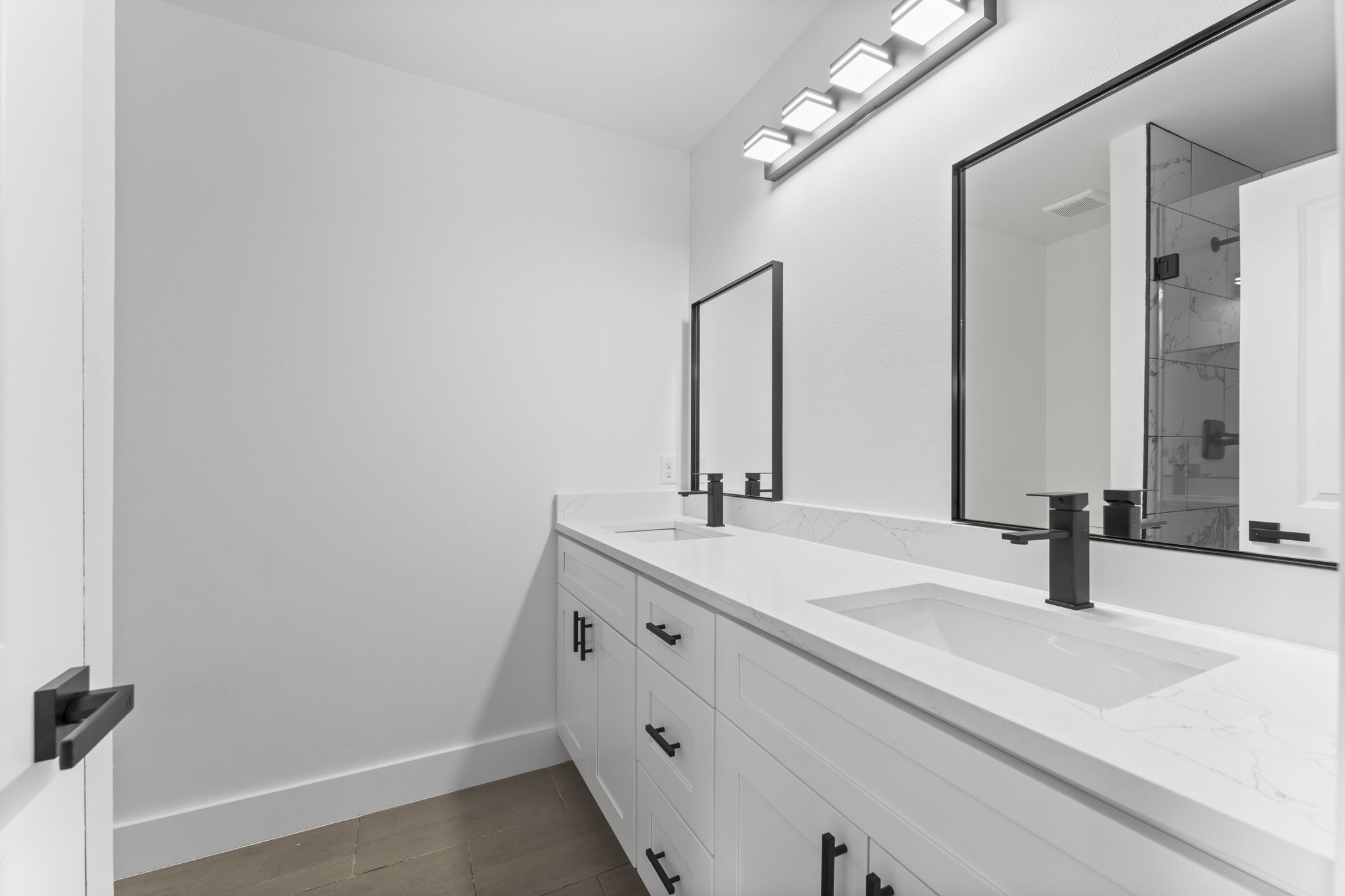8205 Carver Road, Unit B Houston, TX 77088 - Photo 14 of 26 Primary Bathroom