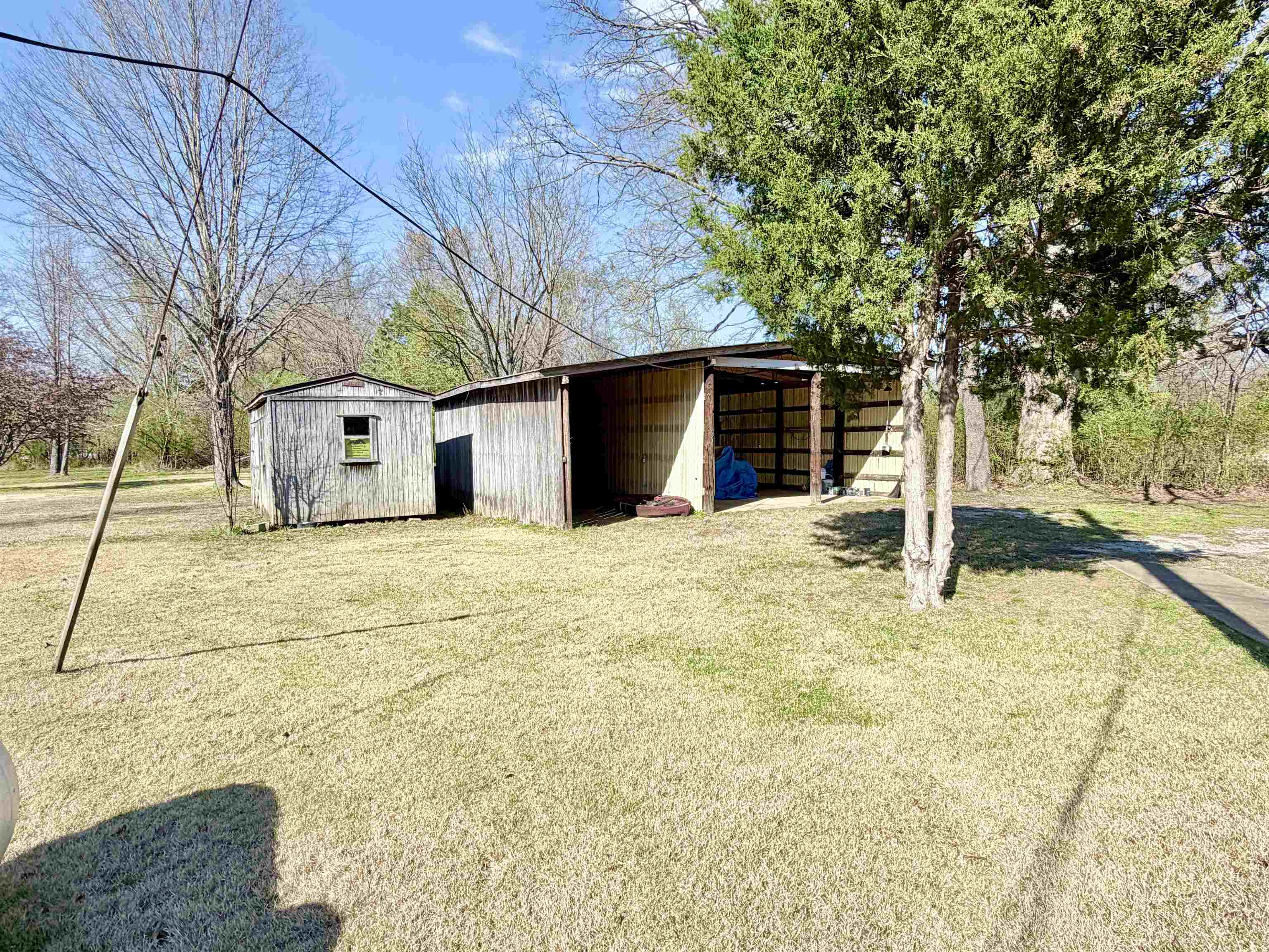 9526 Osborn Road Arlington, TN 38002 - Photo 37 of 40 Separate garage workshop area