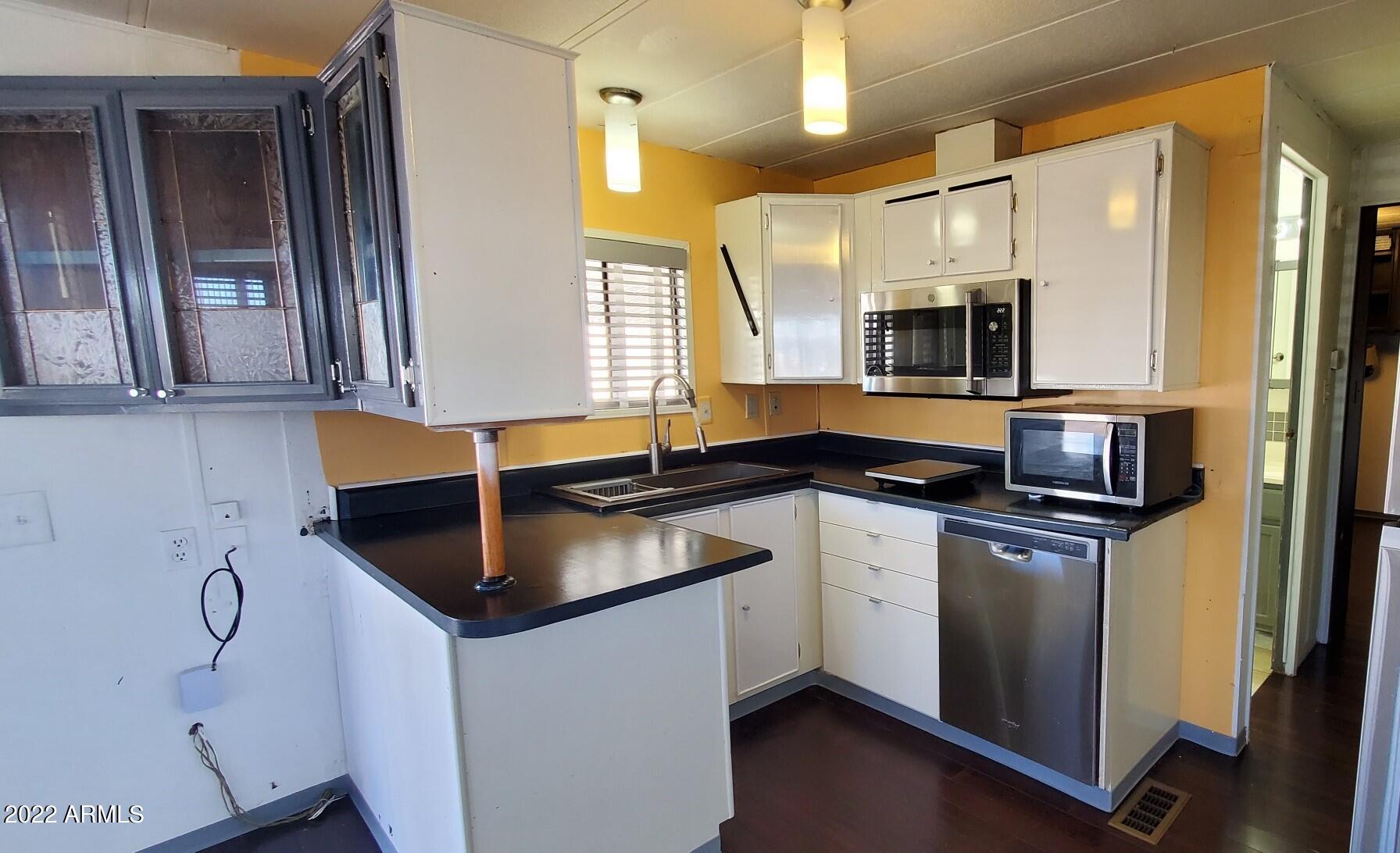 269 North Winchester Road, Unit 40 Apache Junction, AZ 85119 - Photo 10 of 18 Kitchen